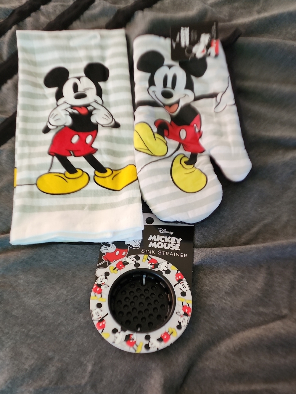Disney Mickey Mouse Oven Mit And Kitchen Towel Set